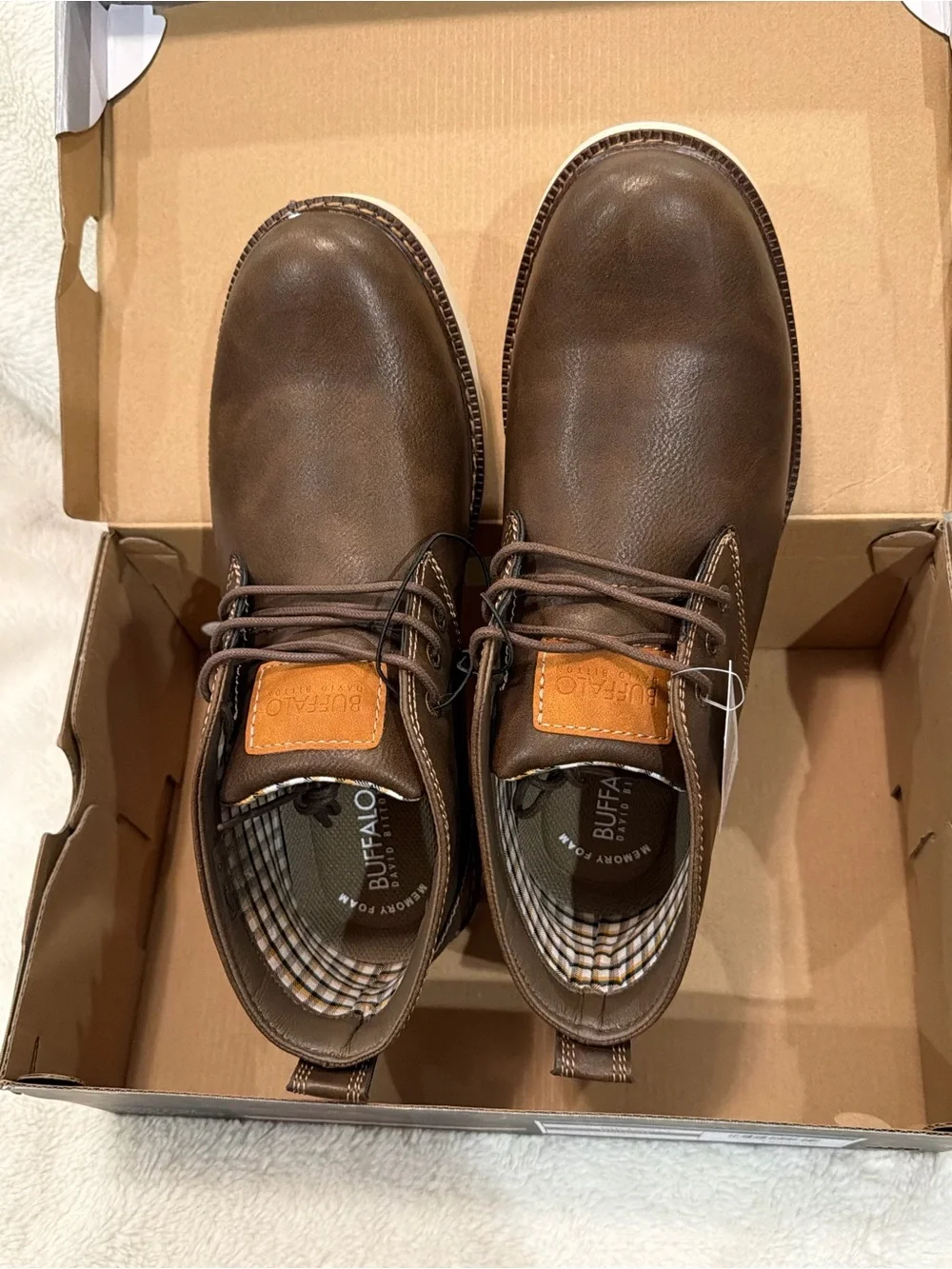 NWT Buffalo David Bitton Brown Leather Chukka Boots with White Sole